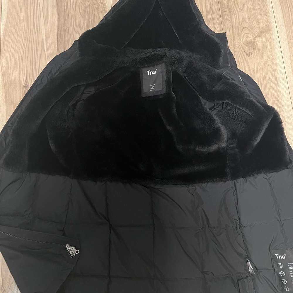 Aritzia summit parka used-like new!